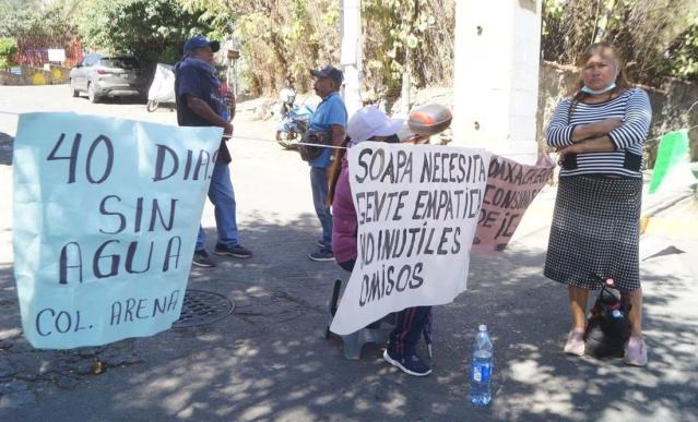 Pipas con agua potable de El Salvador