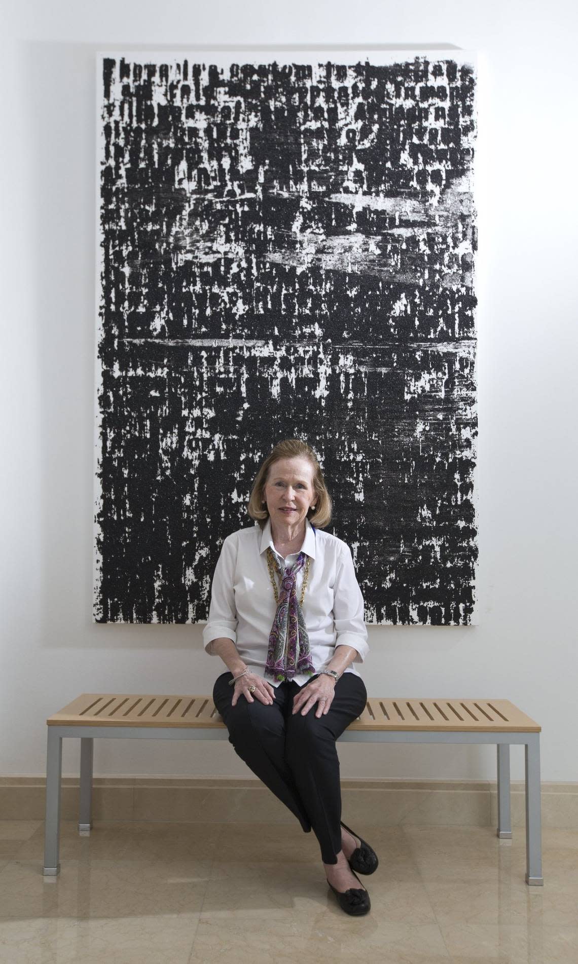 Rosa de la Cruz sitting in front of Glenn Ligon’s “Masquerade #4” in her art filled home on Key Biscayne on Wednesday, September 21, 2016. The renowned art collector and arts patron died in Miami at age 81 on Feb. 25, 2024. Patrick Farrell/Archivo / Miami Herald