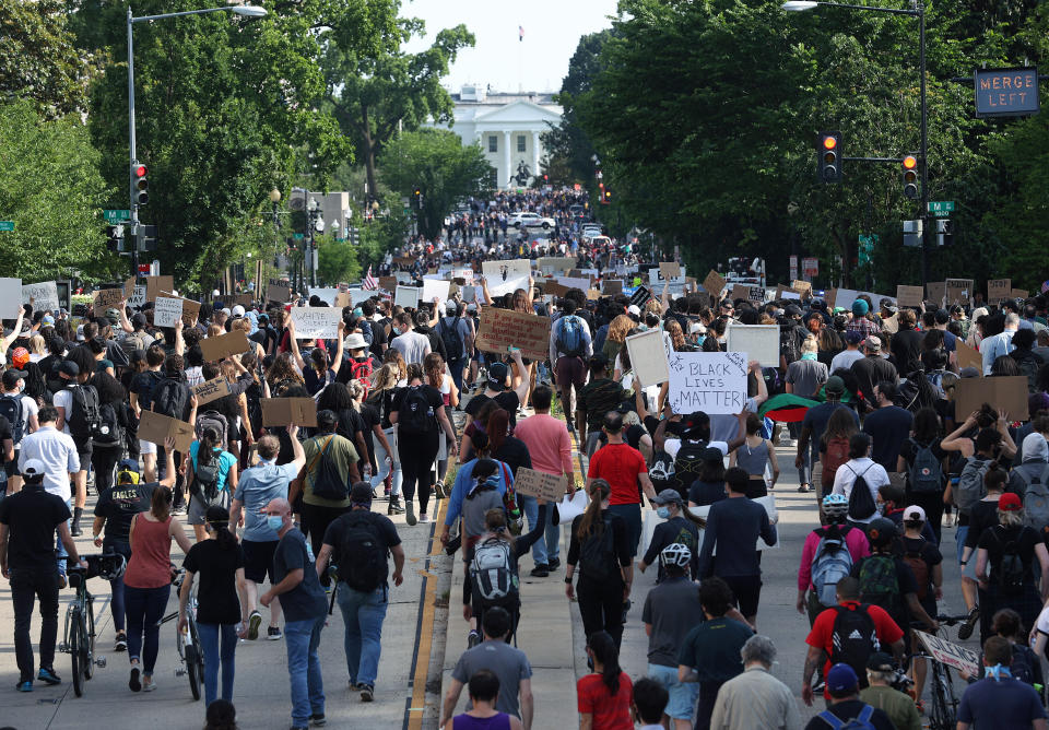 Hundreds of demonstrators march toward Lafayette Park and the White House to protest against police brutality and the death of George Floyd on Monday. (Photo: Win McNamee via Getty Images)