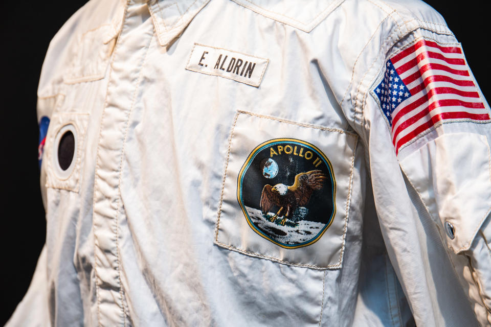 La chaqueta muestra la etiqueta con el nombre de Aldrin en el pecho izquierdo sobre el emblema de la misión Apolo 11 y la bandera estadounidense en el hombro izquierdo (Sotheby's/PA)