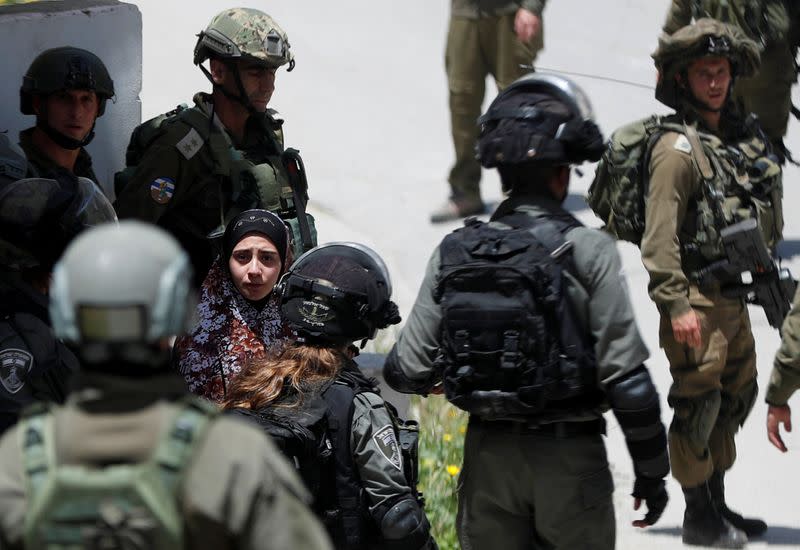 Israeli soldier killed by rock thrown during West Bank raid