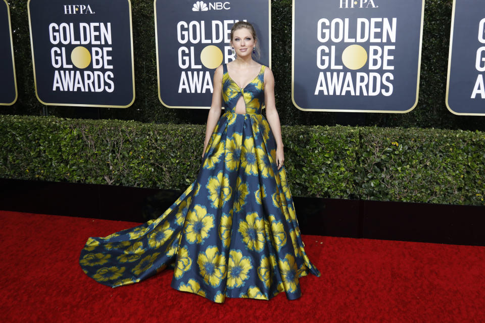 Taylor Swift wore a blue and yellow Etro gown to the 2020 Golden Globe Awards. (Image via Getty Images)