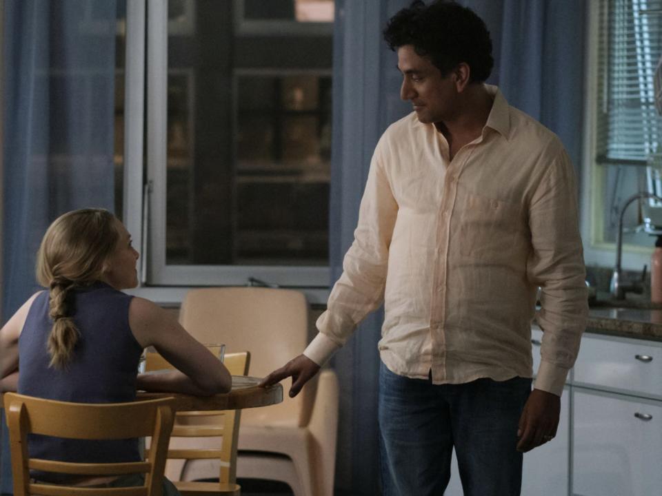 Amanda Seyfried as Elizabeth Holmes and Naveen Andrews as Ramesh "Sunny" Balwani in The Dropout