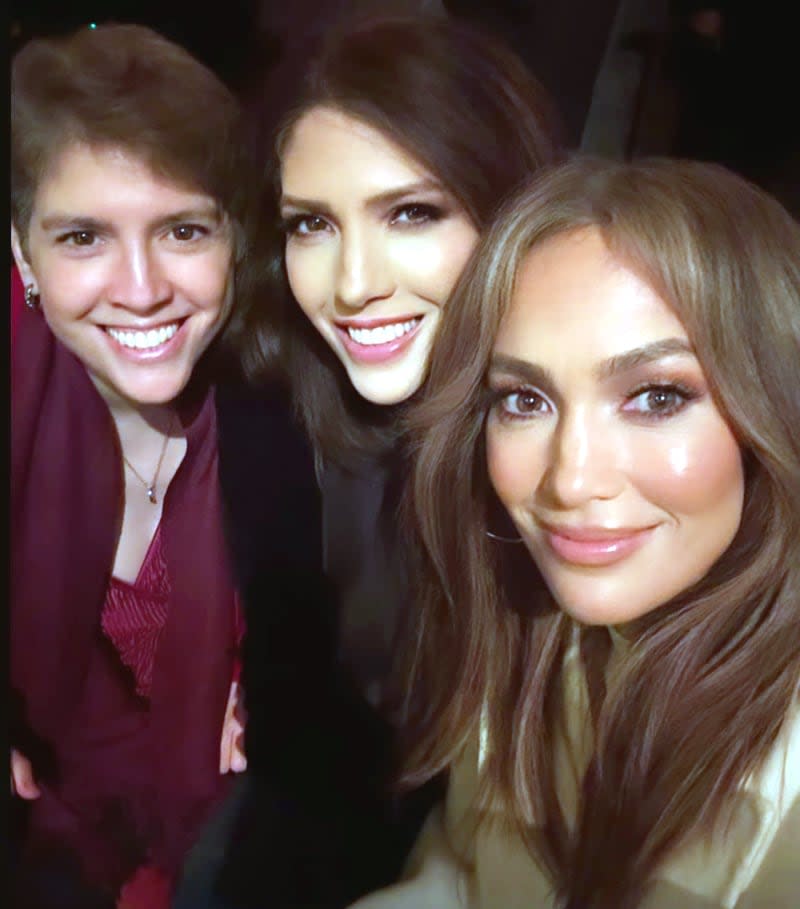 Jennifer Lopez con sus dos hermanas