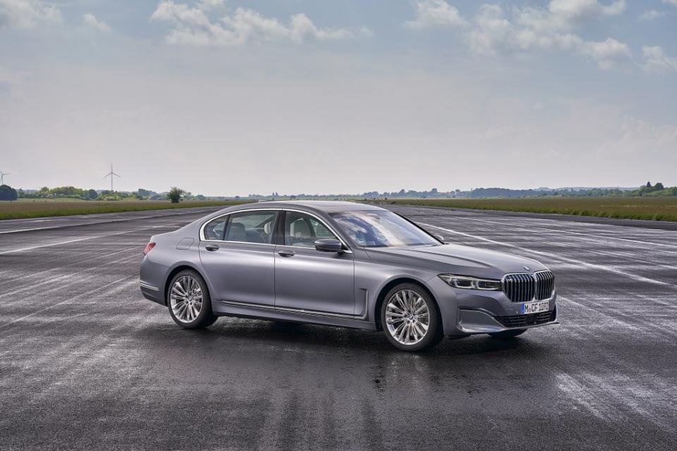 BMW大7系列追加全新直列6缸柴油引擎，48V輕油電技術加持動力與油