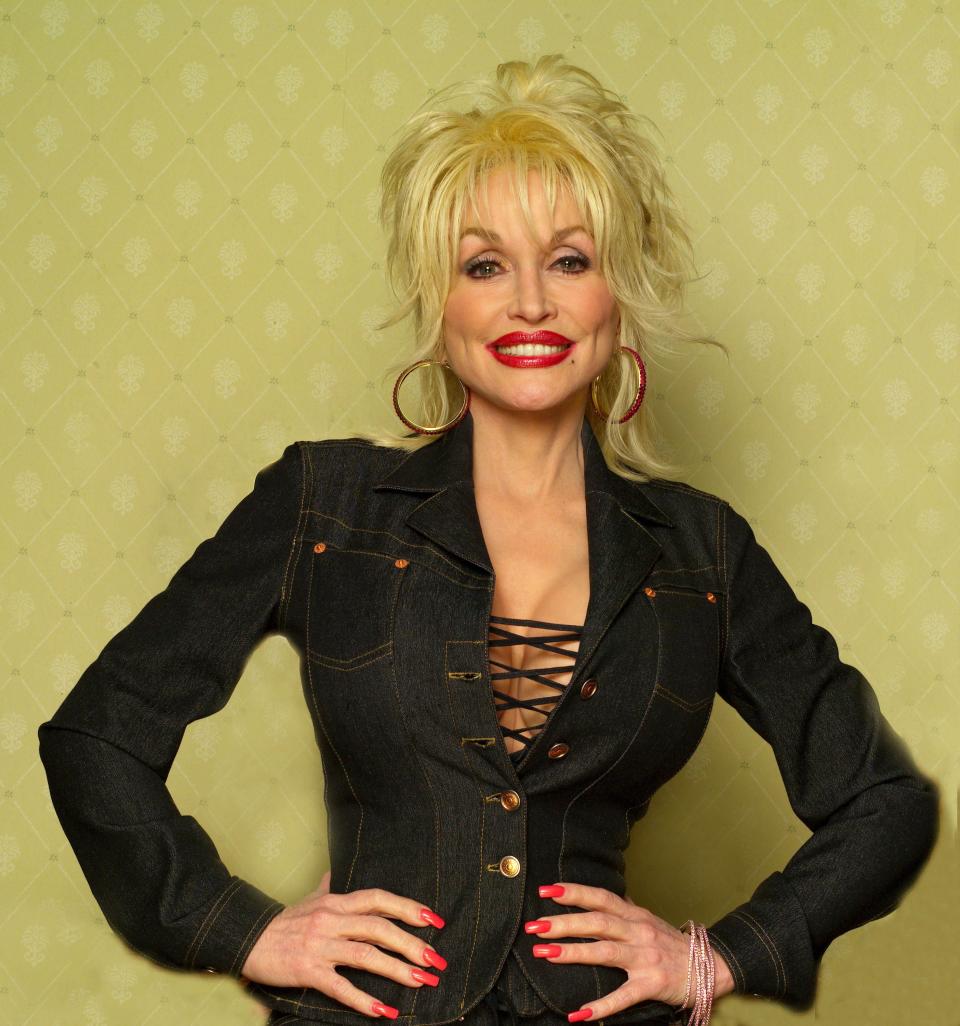 LONDON - JANUARY 17: American singer Dolly Parton poses for photographers at the Churchill Hotel to promote her new single 
