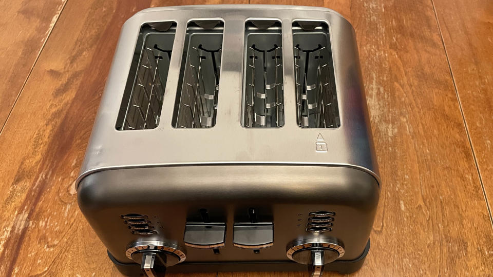 Cuisinart CPT-180 4-Slice Classic Metal Toaster design