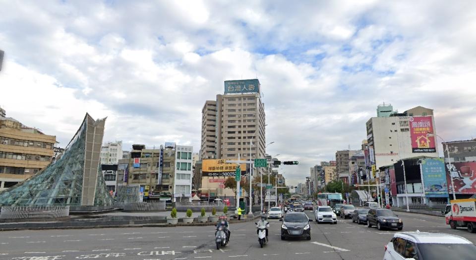 原PO避開楠梓、仁武等地，將目標鎖美麗島及三多商圈。（示意圖／googlemap）