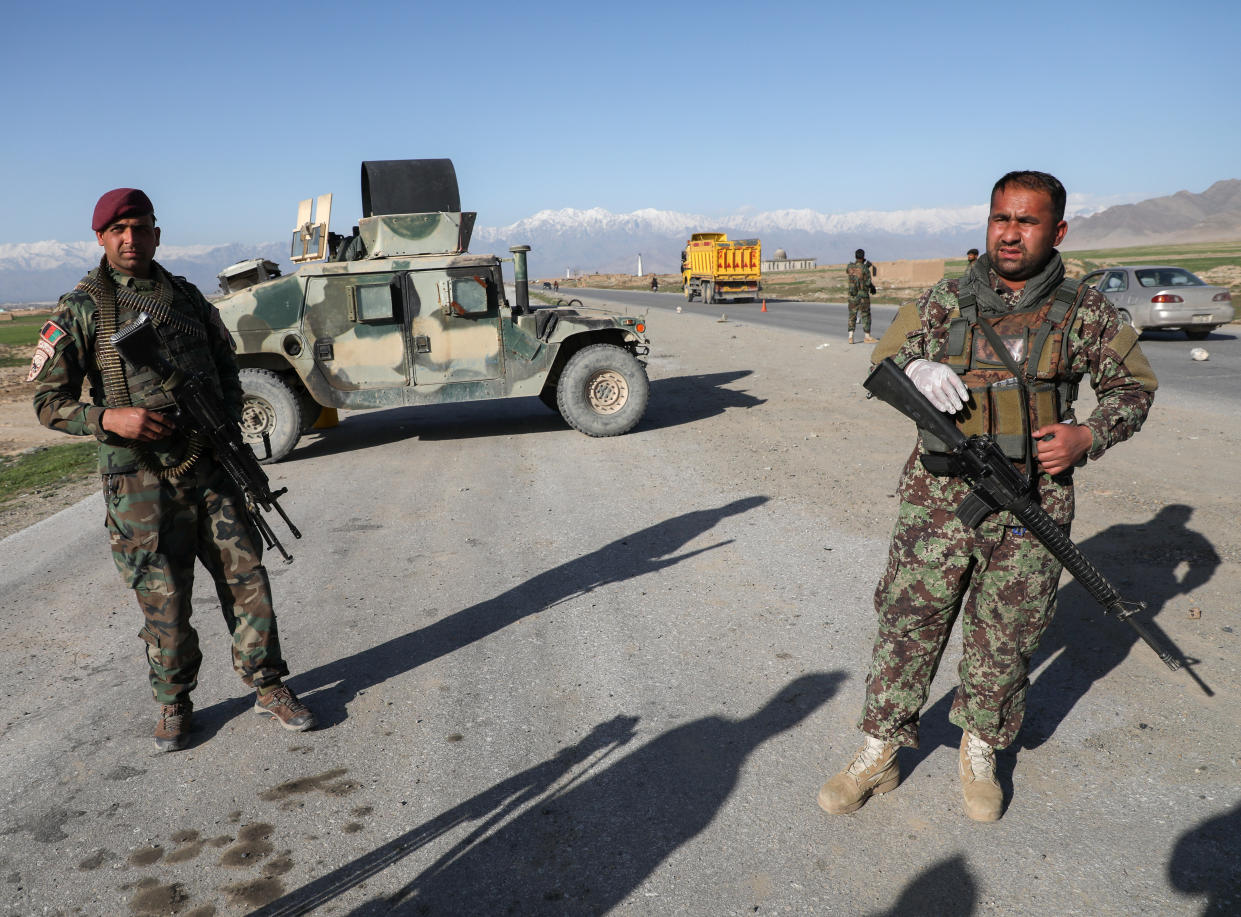 Afghanische Soldaten im April an einem Checkpoint bei Kabul (Bild: Reuters/Omar Sobhani)