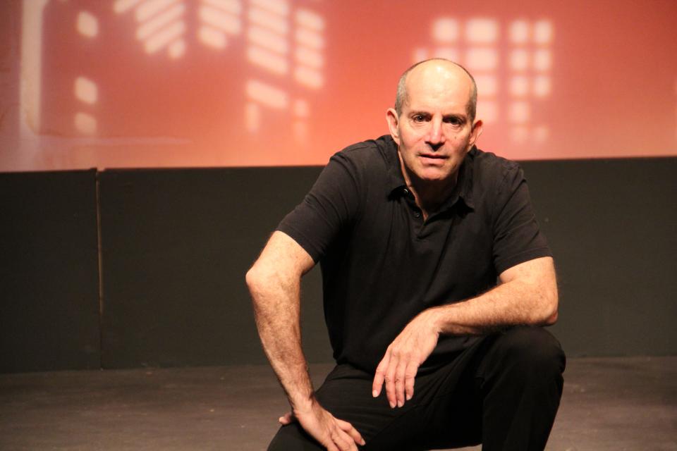 Brad Zimmerman recalls his years waiting tables while working his way into an acting career in the one-man play “My Son the Waiter: A Jewish Tragedy.”