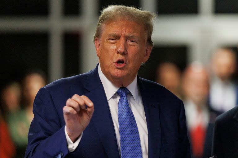 El expresidente estadounidense Donald Trump habla a los medios después de comparecer en su juicio por ofrecer dinero a cambio de silencio en Nueva York, el lunes 20 de mayo de 2024. (Sarah Yenesel/Pool Foto vía AP)