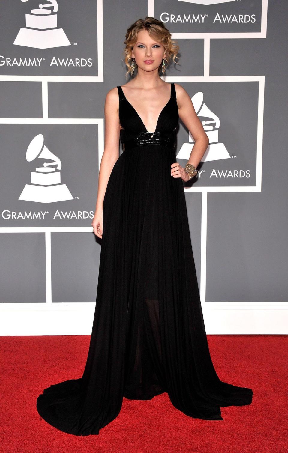 Taylor Swift attends the 2009 Grammy Awards.