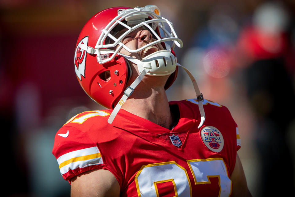 KANSAS CITY, MO - NOVEMBER 01: Kansas City Chiefs tight end Travis Kelce (87) takes the field prior to the game against the New York Jets on November 1, 2020 at Arrowhead Stadium in Kansas City, Missouri. (Photo by William Purnell/Icon Sportswire via Getty Images)