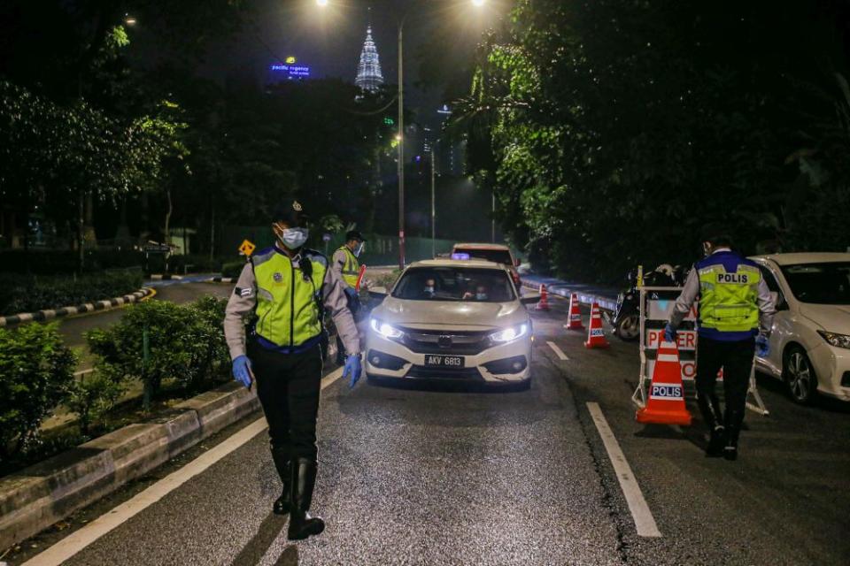 Traffic police personnel man a roadblock on Jalan Raja Laut in Kuala Lumpur May 30, 2020. — Picture by Hari Anggara