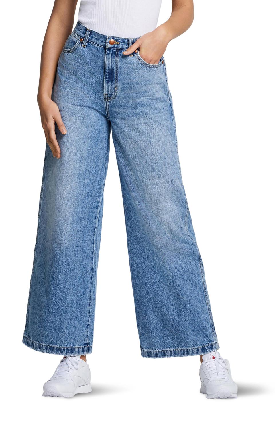 18) High Waist Wide Leg Jeans