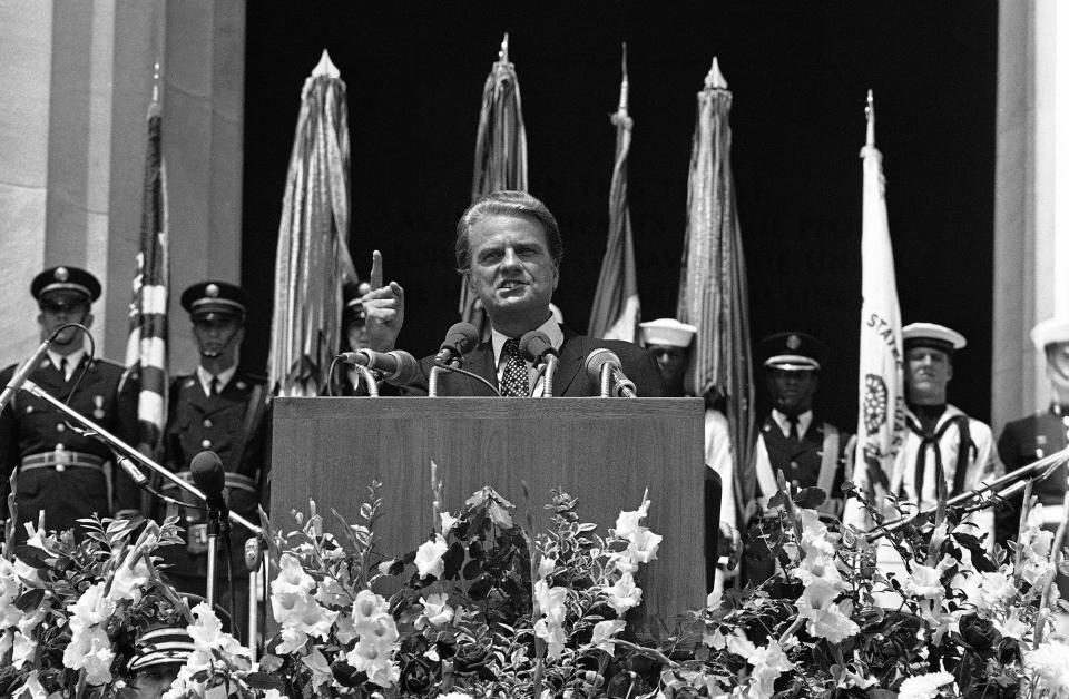 Evangelist Billy Graham speaks from the steps of the Lincoln Memorial on July 4, 1970 during opening ceremonies for 