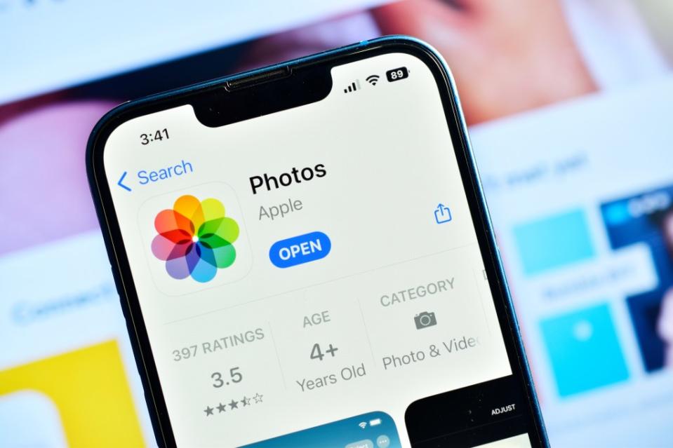 Deleted photos are reappearing on iPhones that have gotten Apple’s latest update. picsmart – stock.adobe.com