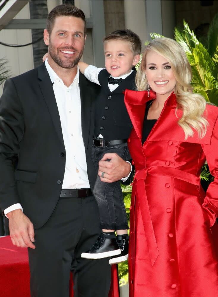 (left to right) Mike Fisher, son Isaiah, Carrie Underwood | David Livingston/Getty