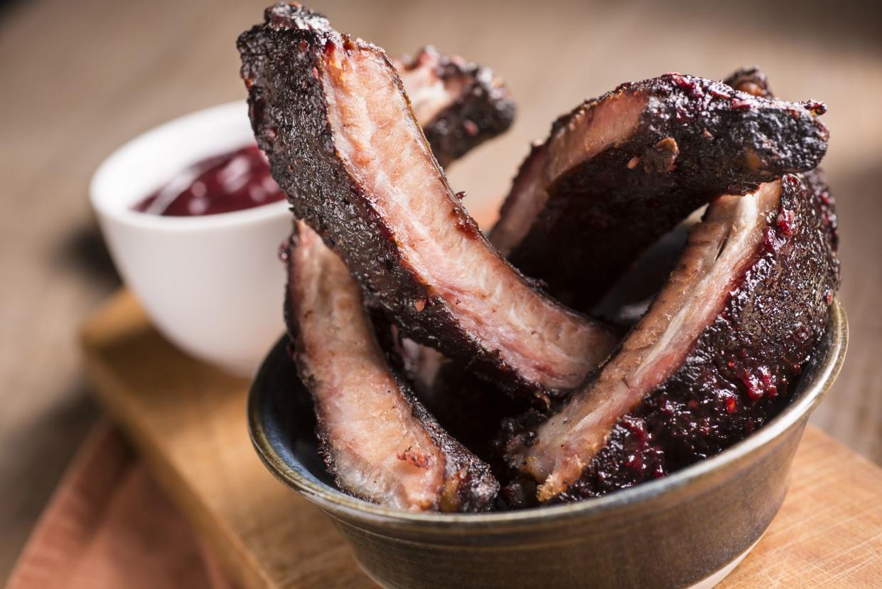 ribs with dipping sauce