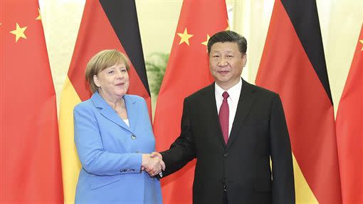 中國國家主席習近平（左）與德國總理梅克爾（右）。（圖／翻攝自中新網）