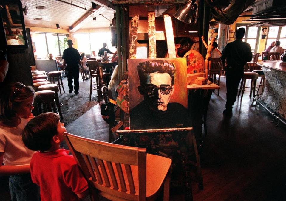 Cafe Tu Tu Tango, in Cocowalk in Coconut Grove in the mid-1990s. Chuck Fadely/Miami Herald File