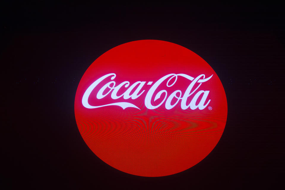 <p><strong>4° Coca-Cola</strong>. Cala il valore del marchio della celebre bevanda: -5% (69,7 miliardi di dollari). (AP) </p>