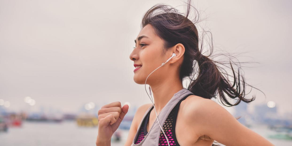 Running ist eine großartige sportliche Betätigung, die die Gesundheit eures Herzens verbessern, euch beim Abnehmen helfen und eure Stimmung heben kann. - Copyright: Siriwat Nakha / EyeEm / Getty Images