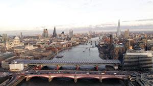 Blackfriar Bridge, London, UK, 1.1 MWp. The 4,400 photovoltaic panels cover the roof of the station and produce enough energy to make almost 80,000 cups of tea a day. In fact, London’s longest array provides up to half of the station’s energy, reducing its CO2 emissions by an estimated 511 tonnes per year. The design and installation of the 6000m2 of PV panels was carried out by Solarcentury.