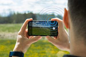 NexusTouch™ supports swipe-to-zoom and click-to-capture, making a smartphone feel like a DSLR camera