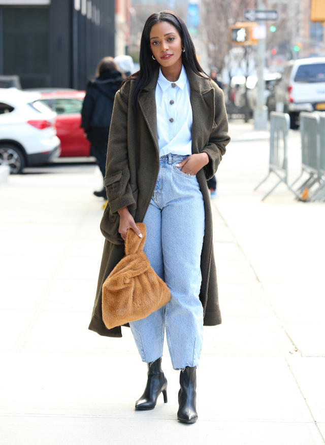 Work Outfit Idea: Cropped Pants, a Crisp Blouse, and Flat Sandals