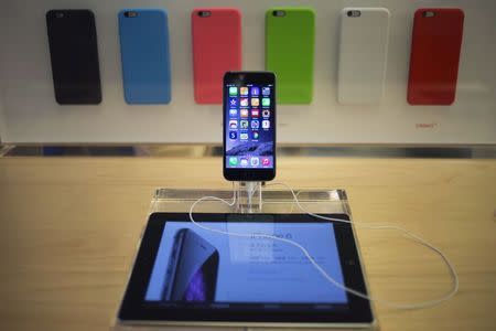 An iPhone 6 phone is seen on display at the Fifth Avenue Apple store on the first day of sales in Manhattan, New York September 19, 2014. REUTERS/Adrees Latif