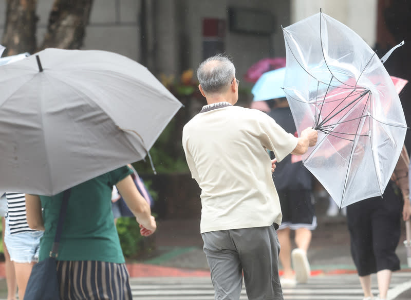 台灣出現「流沙中年」世代，許多4、50歲的壯年人口仍在貧窮線掙扎。（中央社資料照）