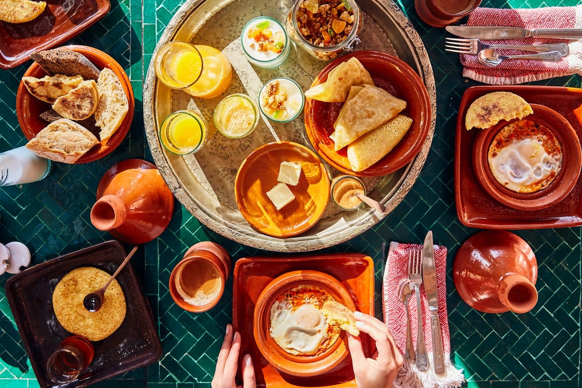 A generous Moroccan spread awaits at breakfast (©Mitchell van Voorbergen)