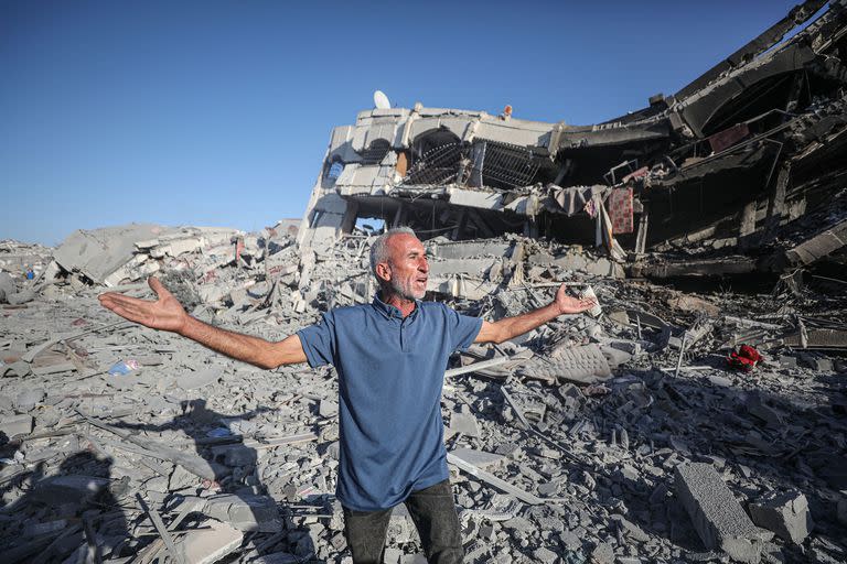Edificaciones destruidas en los ataques aéreos israelíes en la región de Al-Zahra mientras continúan los ataques aéreos israelíes sobre Gaza