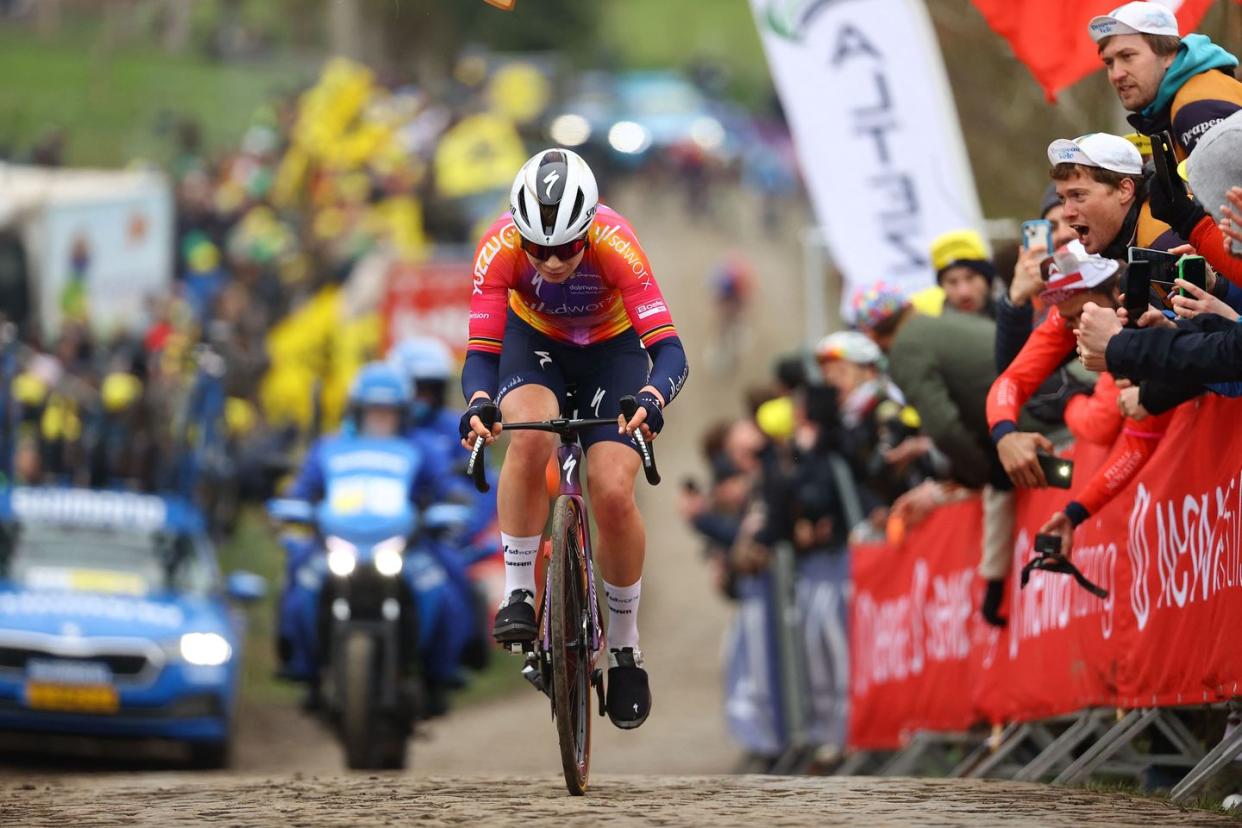 cycling ronde van vlaanderen race women