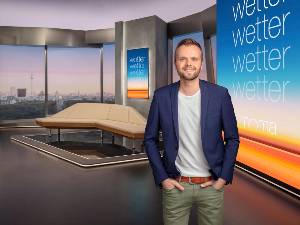 Im ZDF-"Morgenmagazin" ist er der Mann fürs Wetter - Meteorologe ist Benjamin Stöwe allerdings nicht: "Als Journalist habe ich gelernt, so viele Fragen zu stellen, bis sich mir auch komplexe Sachverhalte erschließen." (Bild: ZDF / Benno Kraehahn / Marcus Höhn / RETOUCHING DE LUXE)