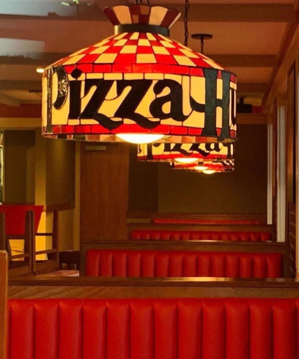 Pizza Hut booths