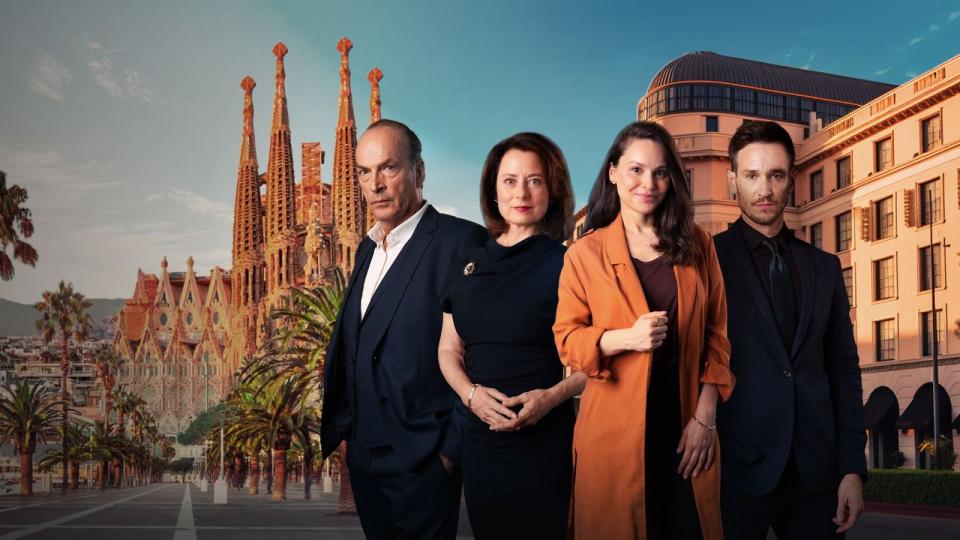 Glamour und Sonne für den Sonntagabend (von links): Herbert Knaup, Inka Friedrich, Mina Tander und Vladimir Burlakov laden am Sonntag, 10. September, erstmals ins "Hotel Barcelona". (Bild: ZDF / Lucía Faraig / [M] FeedMe. )