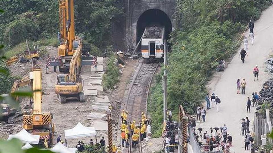 台鐵太魯閣號408次先前發生嚴重事故，造成49人罹難。（圖／東森新聞）