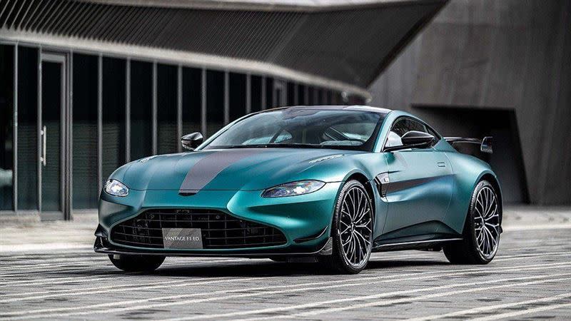 Jagiar未來的對手將是Aston Martin（上）及賓利（下）等奢華車廠。（圖／翻攝自Aston Martin、Bentley官網）