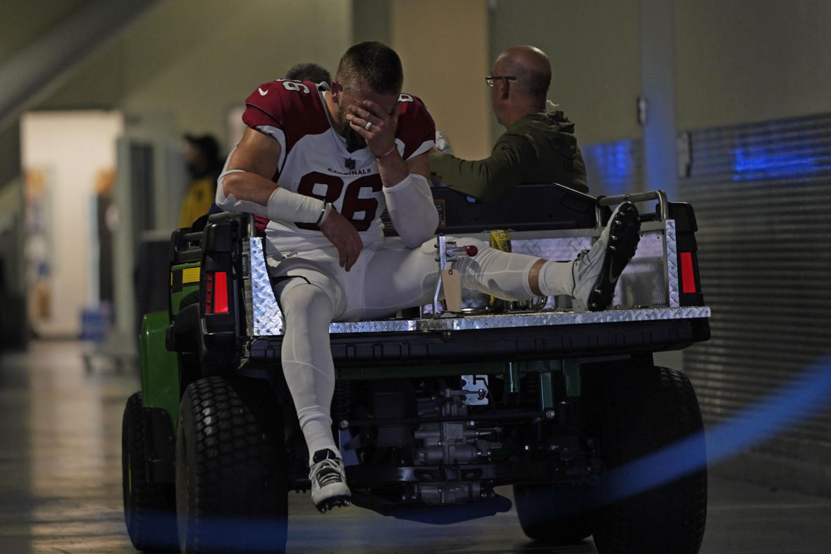 Arizona Cardinals tight end Zach Ertz (86) while playing the Seattle  Seahawks during an NFL Professional Football Game Sunday, Jan. 9, 2022, in  Phoenix. (AP Photo/John McCoy Stock Photo - Alamy