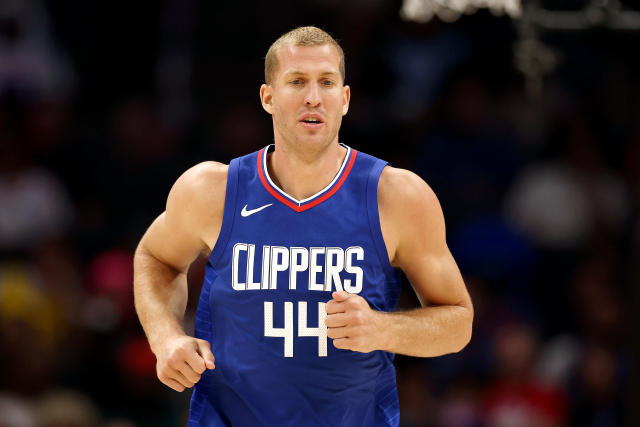 Clippers center Mason Plumlee has MCL sprain that could keep him out for 2  months, per reports - Yahoo Sports