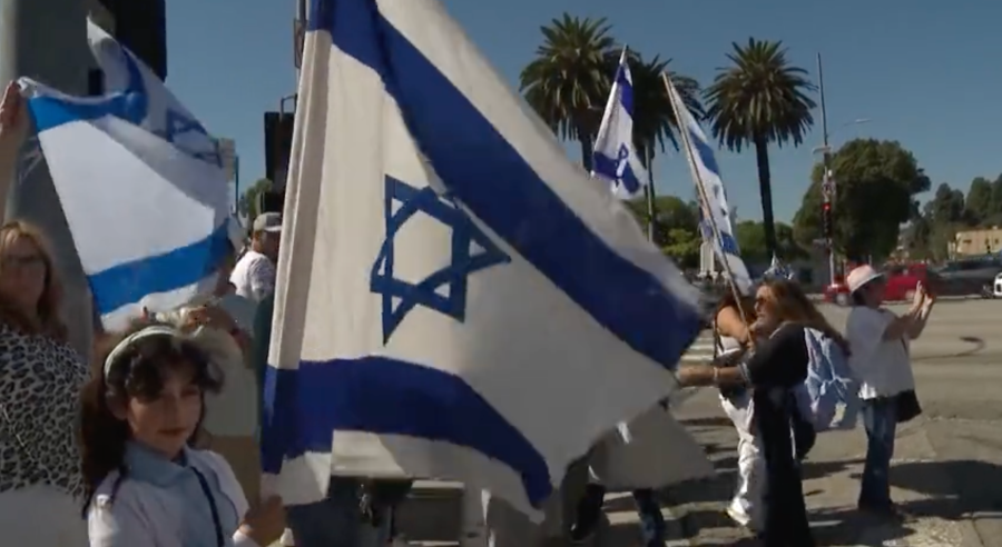 Supporters of Israel seen outside the federal building on Oct. 8, 2023, showing their support for Israel after Hamas launched a deadly surprise attack. (KTLA)