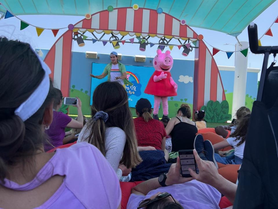 Peppa Pig's show at the theme park