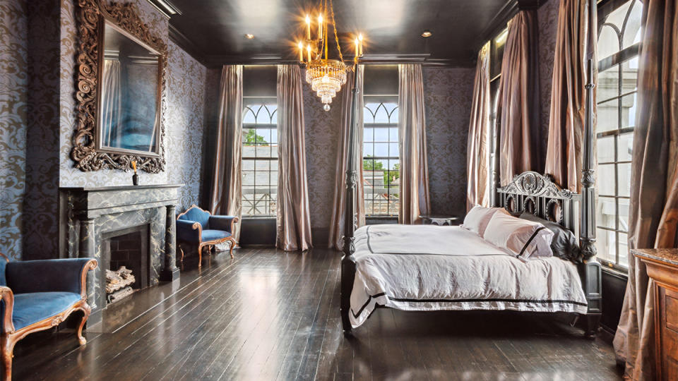 LaLaurie Mansion primary bedroom