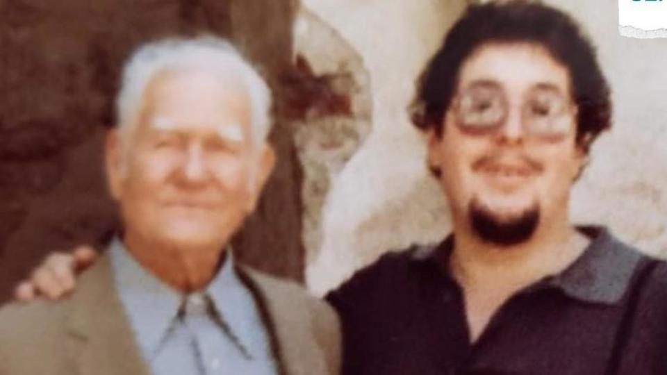 Juan José Arévalo junto a su hijo Bernardo.