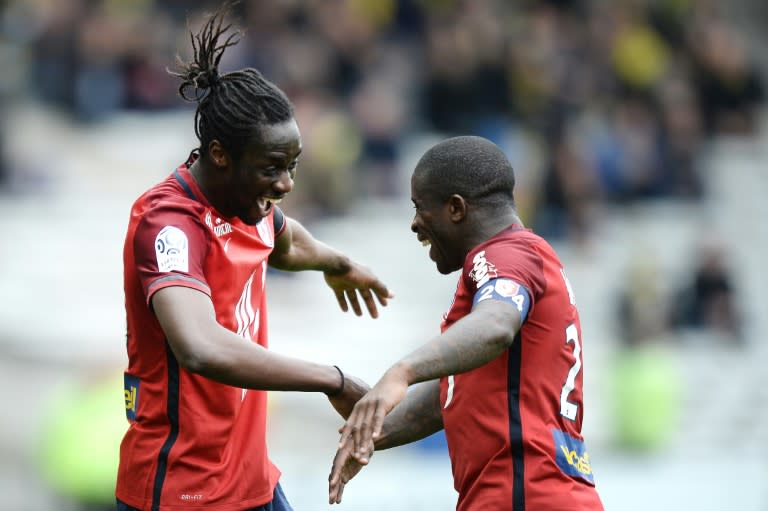 Lille's forward Eder (L) celebrates with Rio Mavuba after scoring against Nantes on April 3, 2016