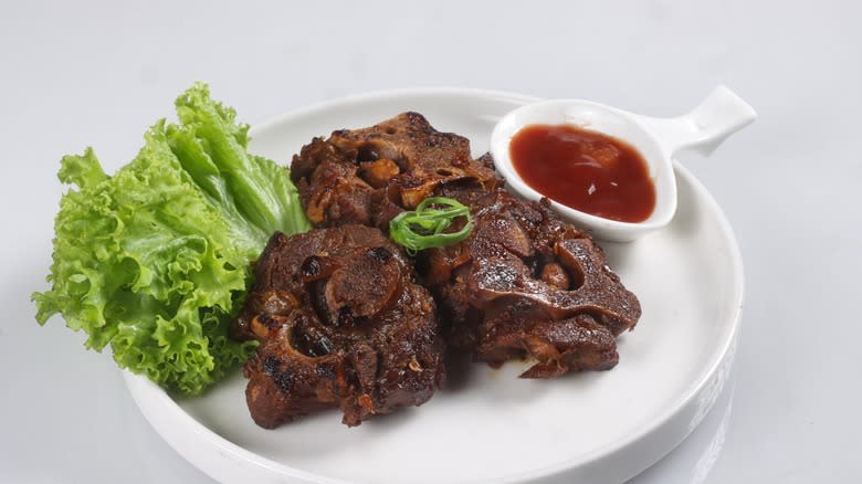 roasted oxtail with lettuce and sauce