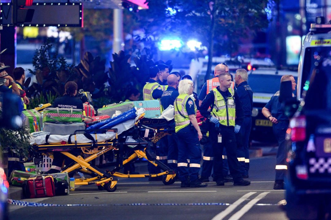 Police officers and emergency service workers are seen at Bondi Junction after multiple people were stabbed inside the eastern suburbs shopping centre in Sydney, Australia April 13, 2024. AAP Image/Steve Markham via REUTERS    ATTENTION EDITORS - THIS IMAGE WAS PROVIDED BY A THIRD PARTY. NO RESALES. NO ARCHIVE. AUSTRALIA OUT. NEW ZEALAND OUT. NO COMMERCIAL OR EDITORIAL SALES IN NEW ZEALAND. NO COMMERCIAL OR EDITORIAL SALES IN AUSTRALIA.