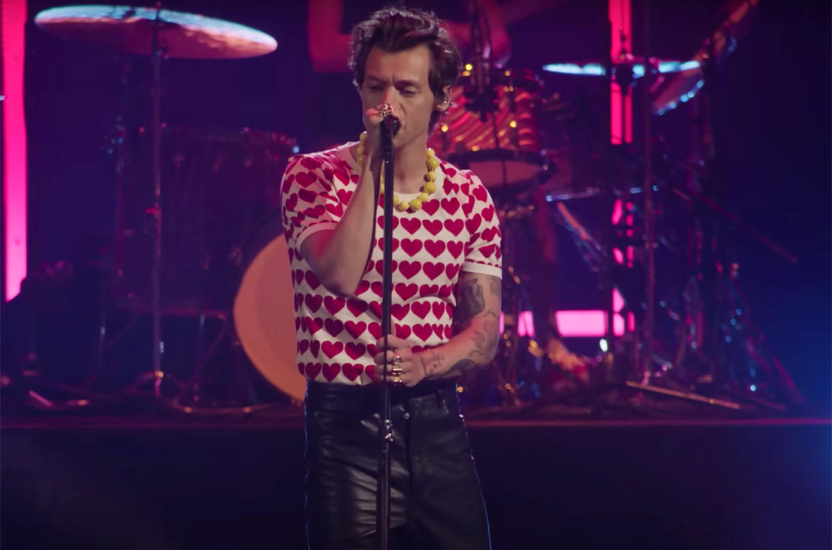 Harry Styles Shares Live ‘Late Night Talking’ Performance from One